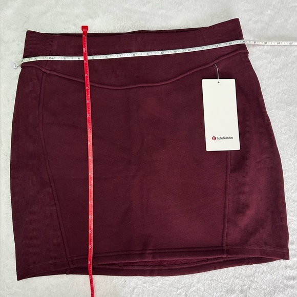 Lululemon Scuba High Rise Mini Skirt size Large Burgundy Red NWT - Picture 3 of 6